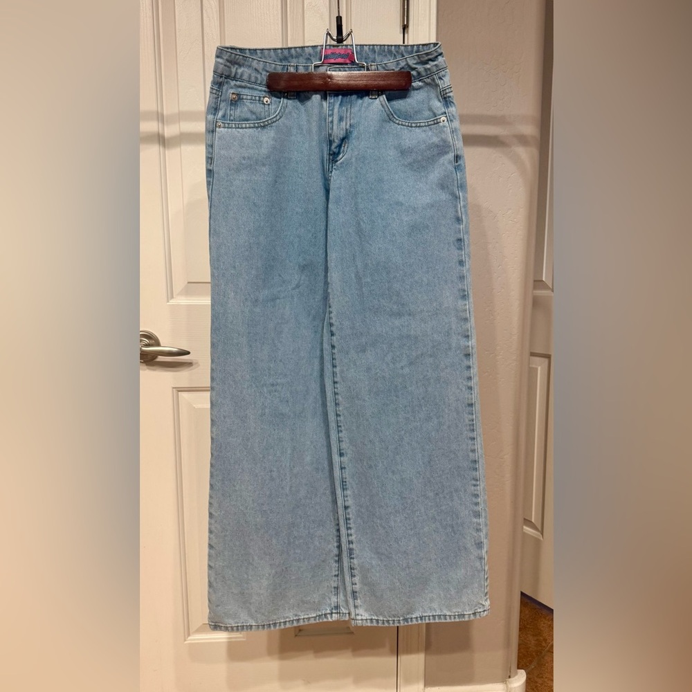 Edikted Raelynn Washed Low Rise Jeans - Picture 5 of 7